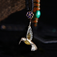 波罗的海手工银制蜂鸟琥珀小挂件